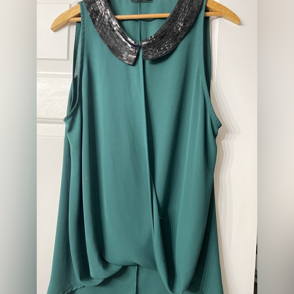 Chic Sleeveless Teal Blouse with Sequin Collar